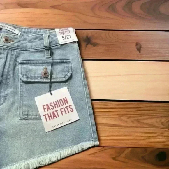 Celebrity Pink NEW With Tags Size 5 Junior’s Shortie Denim Shorts. - Picture 2 of 3